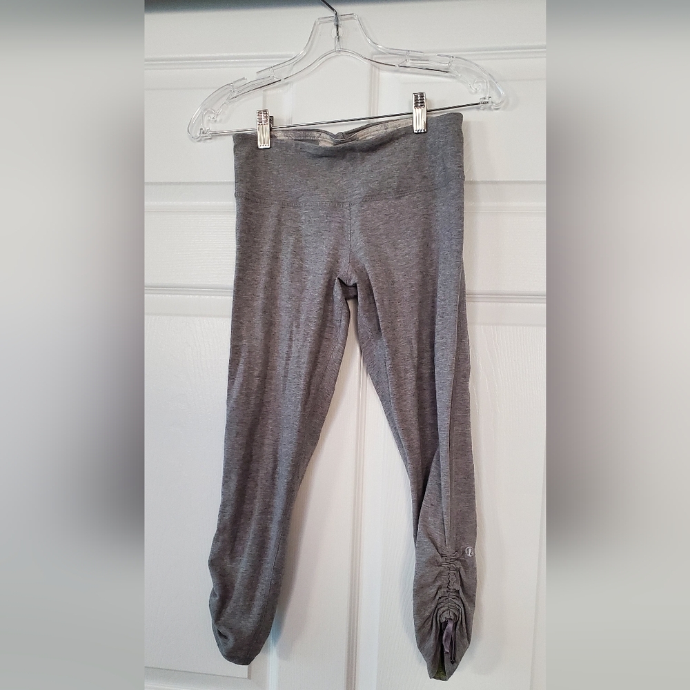 Gray Lululemon cropped pants, Size 6